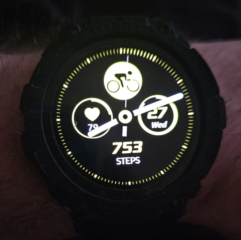 Samsung Galaxy Watch 5 comes with charger as well